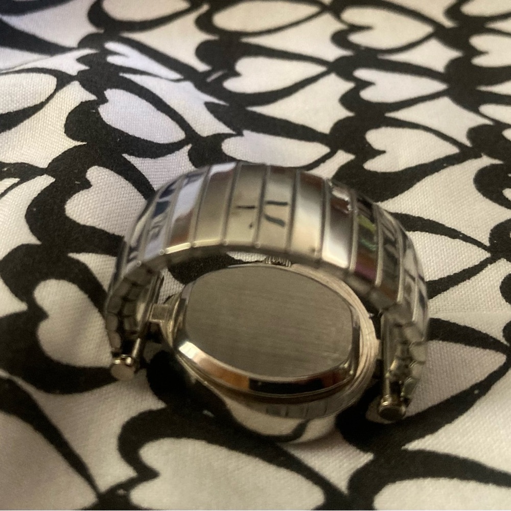VINTAGE SILVER SHANNONS HEART SHAPED RING WATCH - Picture 4 of 5
